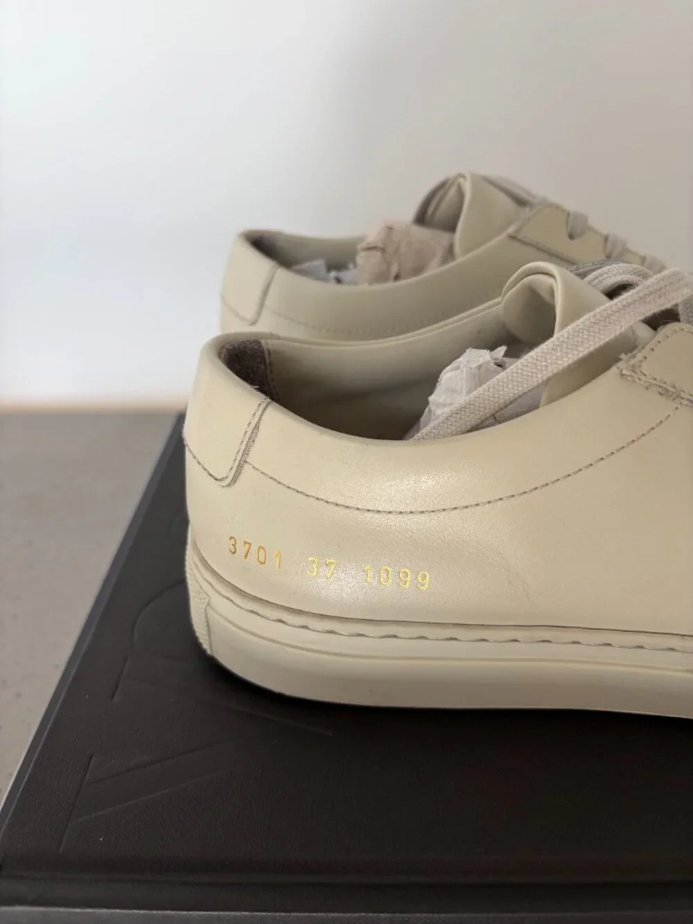 Woman by Common Projects Original Achilles Low — Off-White Leather, Size 37 EUC